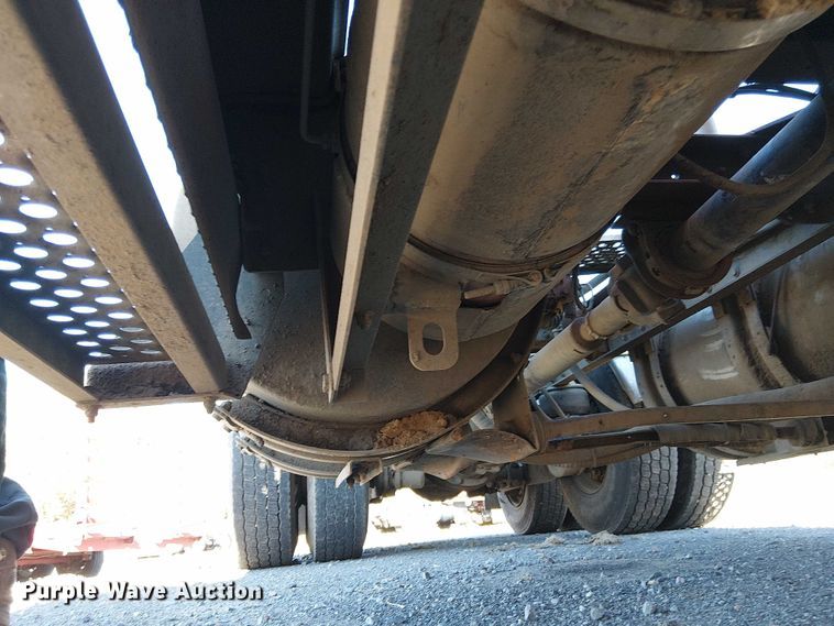 image for item DJ7929 2011 Kenworth T800 semi truck