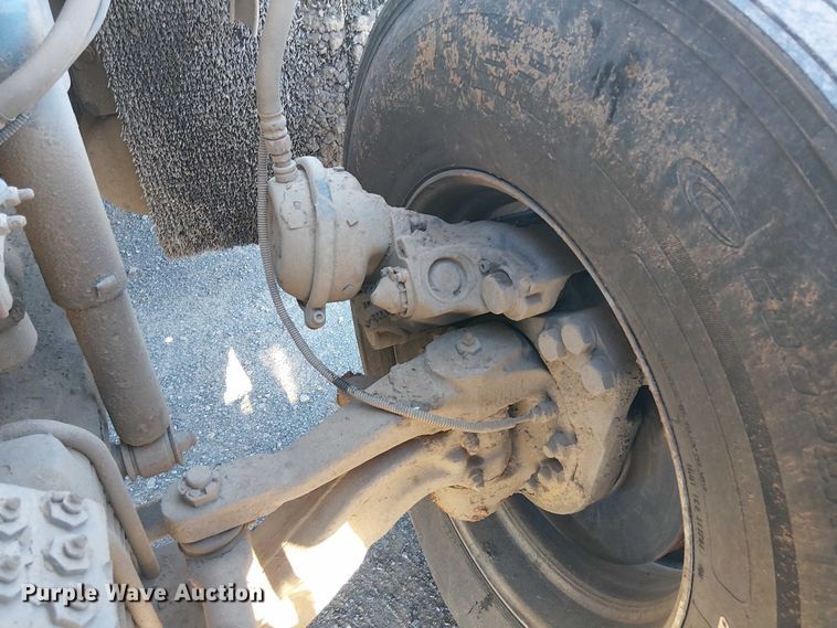 image for item DJ7929 2011 Kenworth T800 semi truck