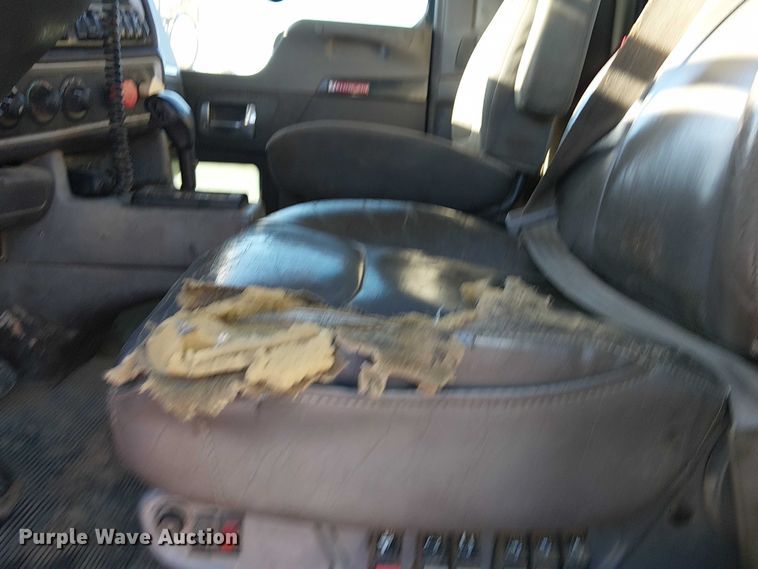 image for item DJ7929 2011 Kenworth T800 semi truck