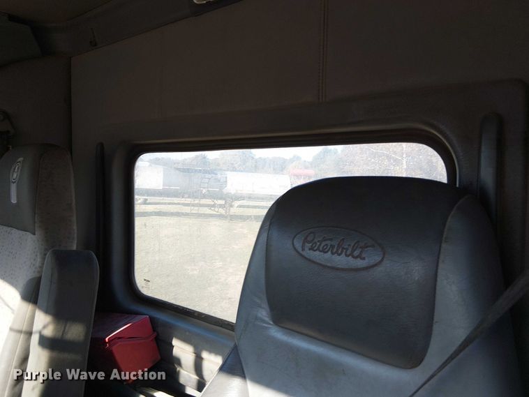 image for item DJ7929 2011 Kenworth T800 semi truck