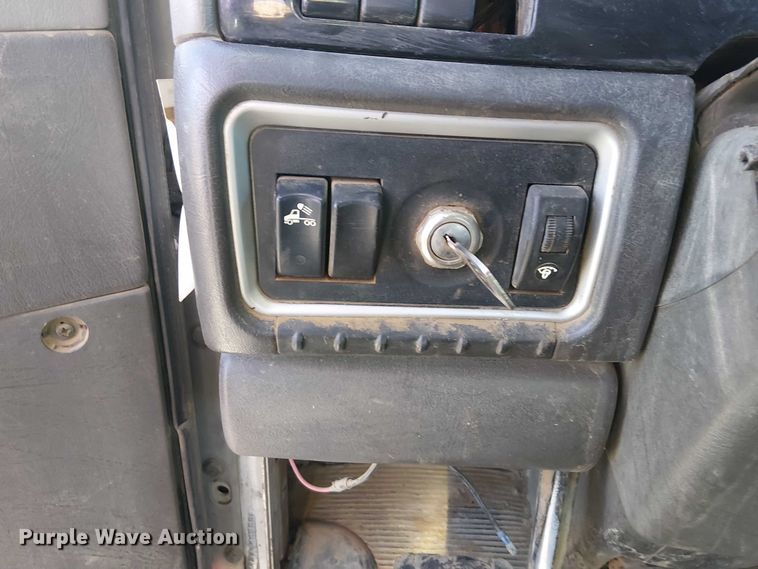 image for item DJ7929 2011 Kenworth T800 semi truck