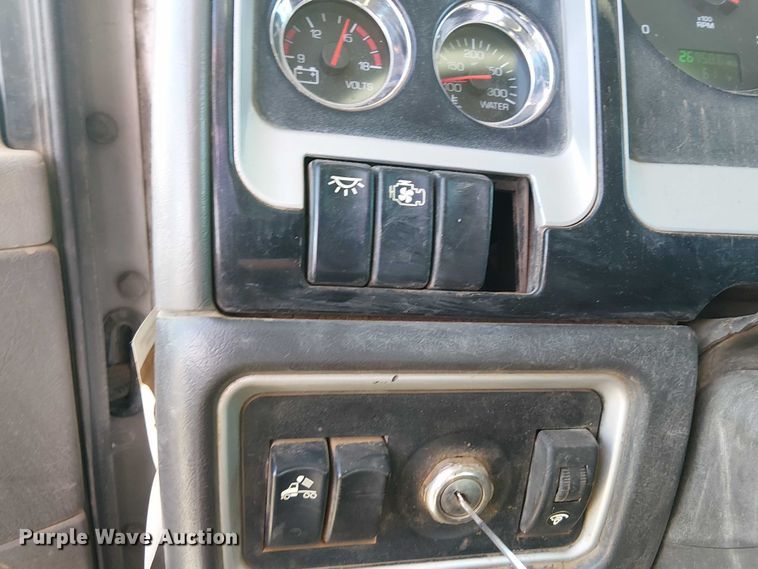 image for item DJ7929 2011 Kenworth T800 semi truck