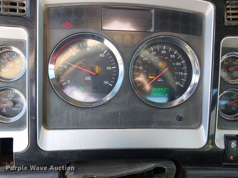 image for item DJ7929 2011 Kenworth T800 semi truck