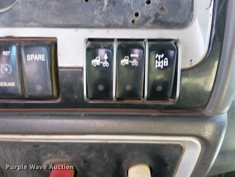 image for item DJ7929 2011 Kenworth T800 semi truck