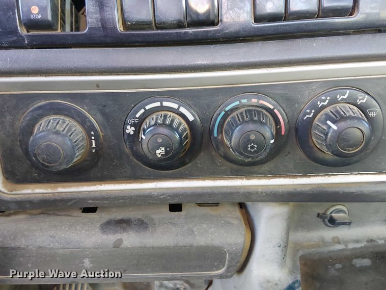 image for item DJ7929 2011 Kenworth T800 semi truck