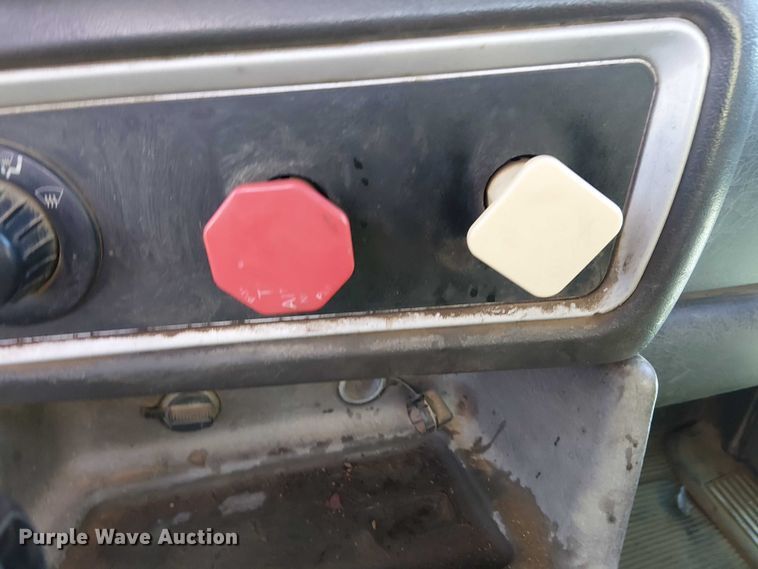 image for item DJ7929 2011 Kenworth T800 semi truck