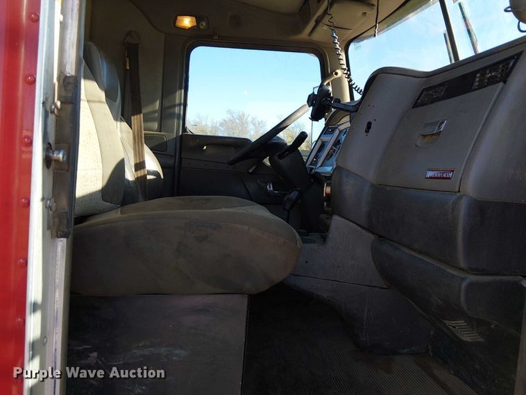 image for item DJ7929 2011 Kenworth T800 semi truck