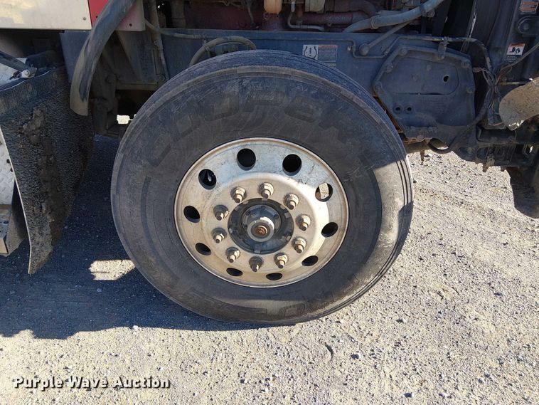 image for item DJ7929 2011 Kenworth T800 semi truck