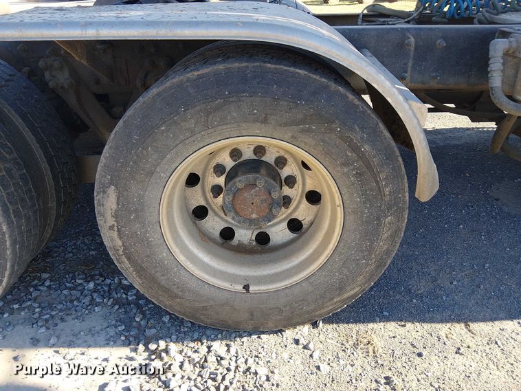 image for item DJ7929 2011 Kenworth T800 semi truck