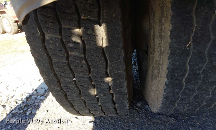 image for item DJ7929 2011 Kenworth T800 semi truck