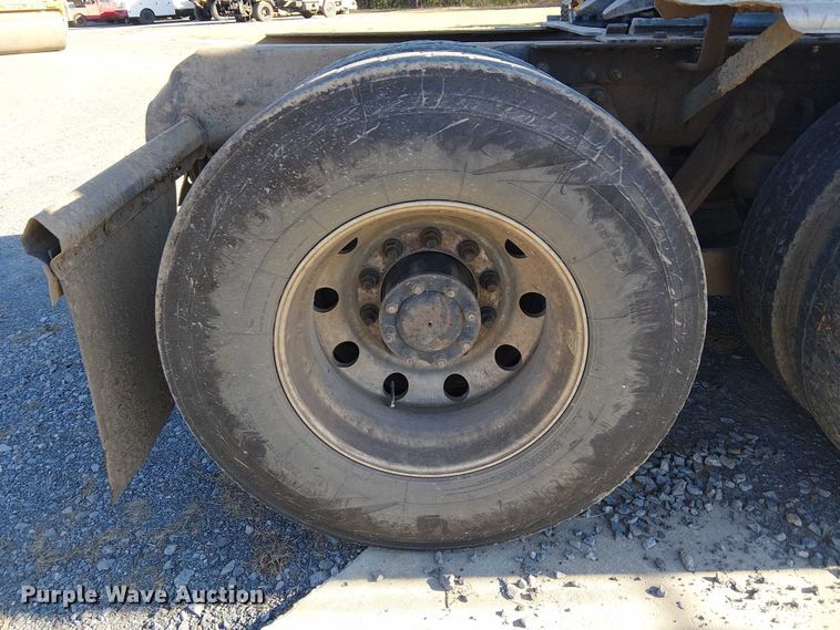 image for item DJ7929 2011 Kenworth T800 semi truck