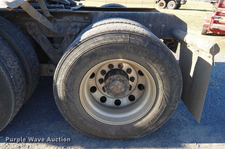 image for item DJ7929 2011 Kenworth T800 semi truck