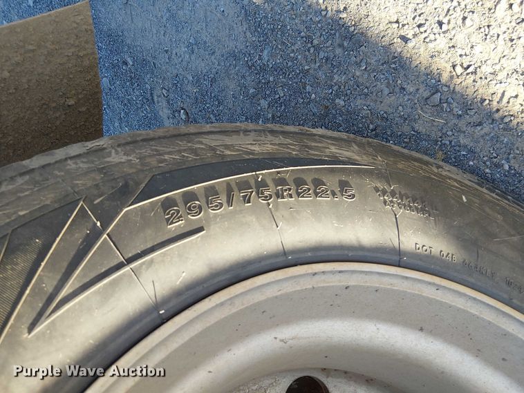 image for item DJ7929 2011 Kenworth T800 semi truck