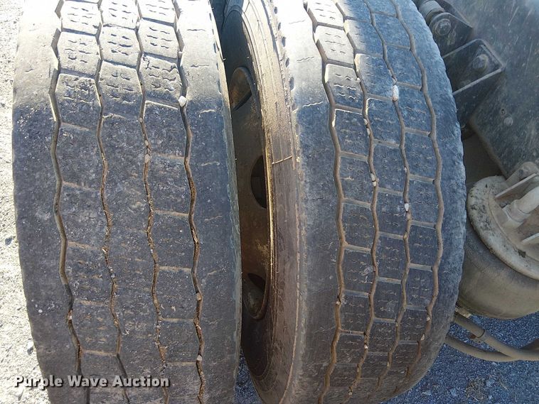 image for item DJ7929 2011 Kenworth T800 semi truck