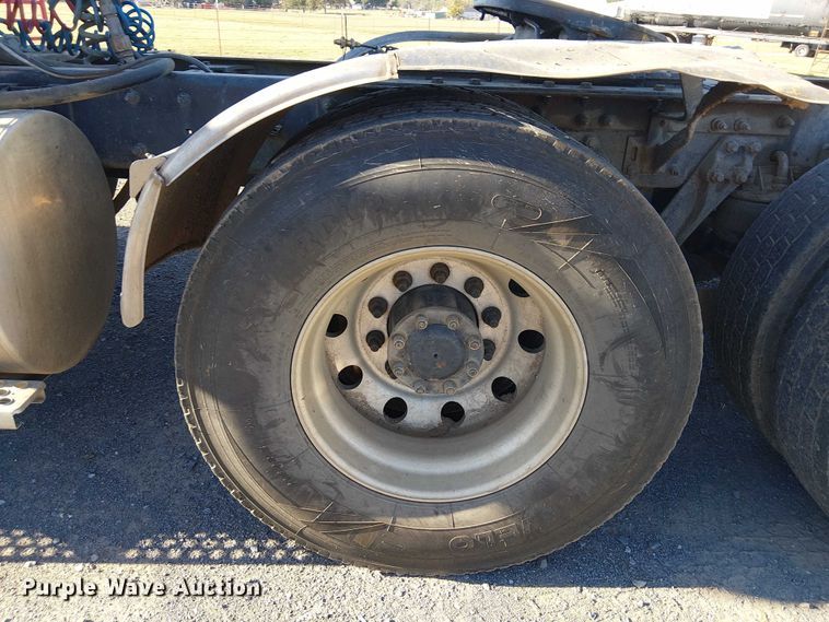 image for item DJ7929 2011 Kenworth T800 semi truck