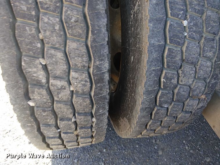 image for item DJ7929 2011 Kenworth T800 semi truck