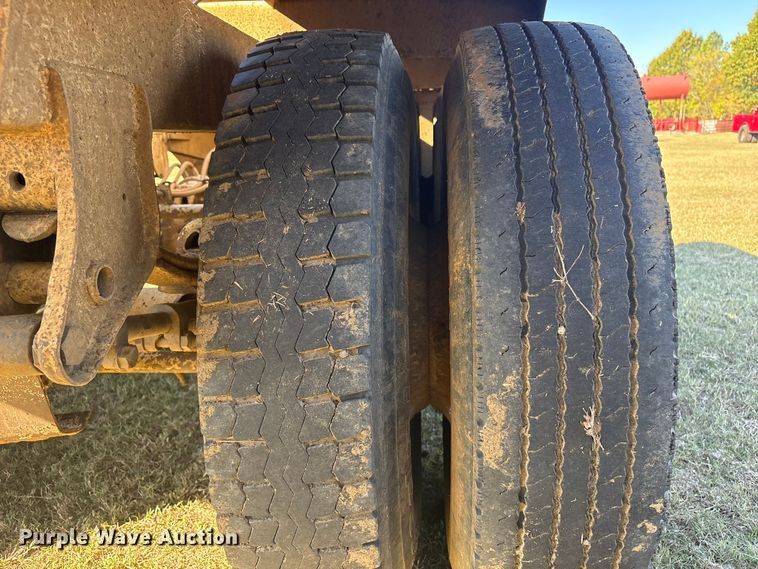 image for item DJ7931 2011 Construction Trailer Specialists BDT-40 LW bottom dump trailer