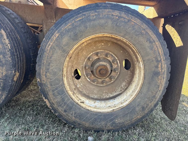 image for item DJ7931 2011 Construction Trailer Specialists BDT-40 LW bottom dump trailer