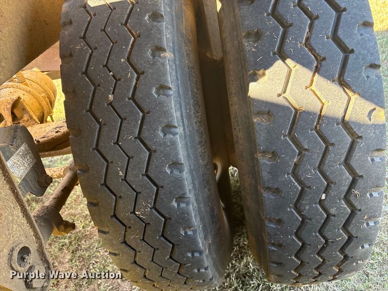 image for item DJ7931 2011 Construction Trailer Specialists BDT-40 LW bottom dump trailer