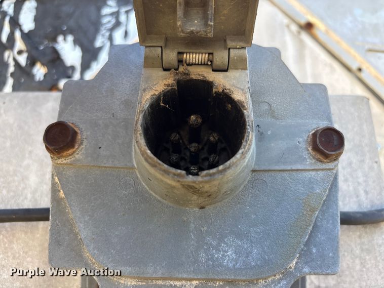 image for item DJ7932 1999 E.D. Etnyre & Co tank trailer