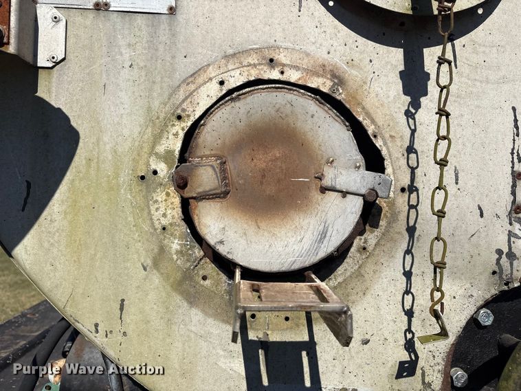 image for item DJ7932 1999 E.D. Etnyre & Co tank trailer