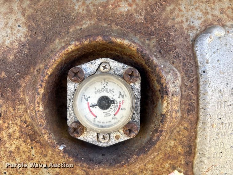 image for item DJ7932 1999 E.D. Etnyre & Co tank trailer