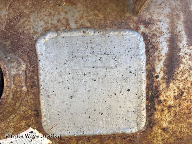 image for item DJ7932 1999 E.D. Etnyre & Co tank trailer