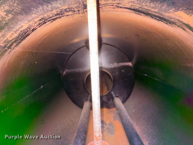 image for item DJ7932 1999 E.D. Etnyre & Co tank trailer