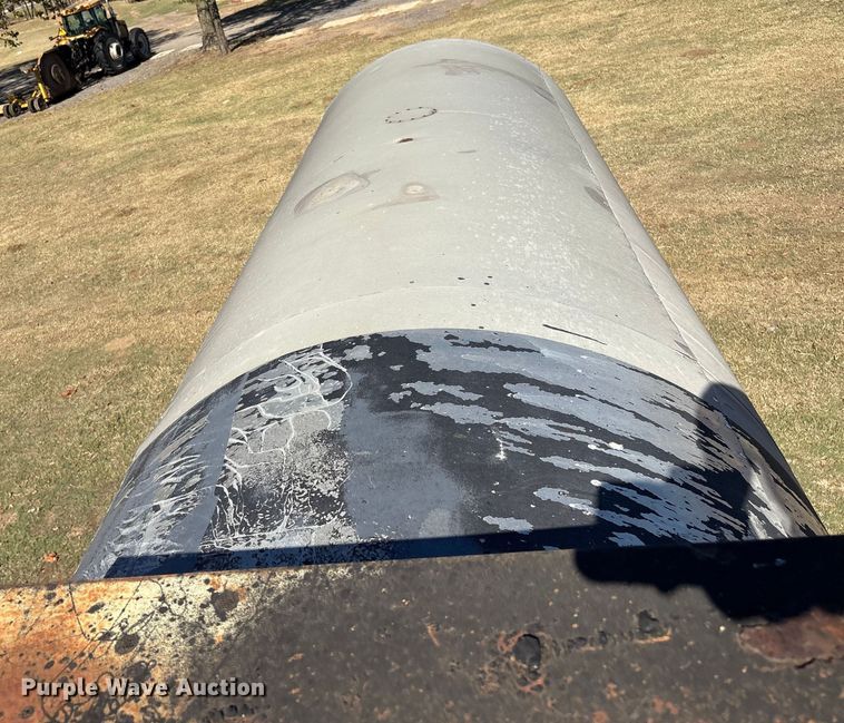 image for item DJ7932 1999 E.D. Etnyre & Co tank trailer