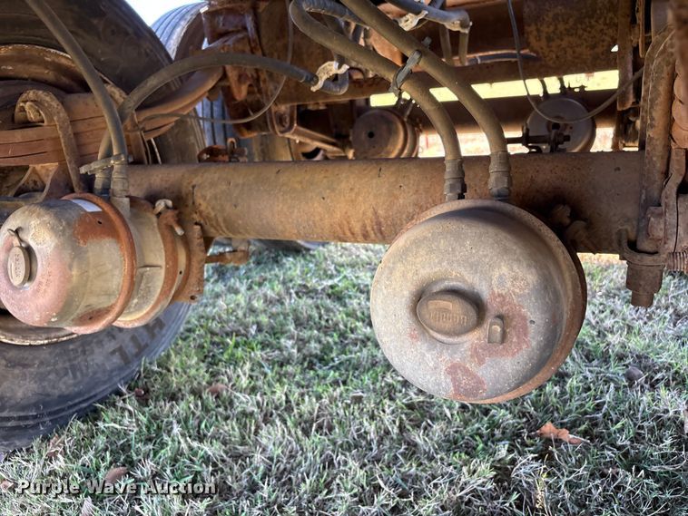 image for item DJ7932 1999 E.D. Etnyre & Co tank trailer