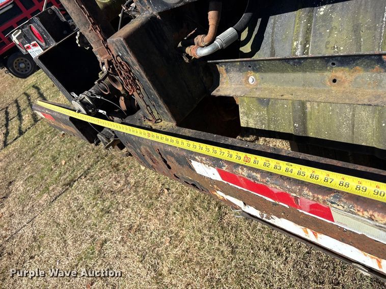 image for item DJ7932 1999 E.D. Etnyre & Co tank trailer