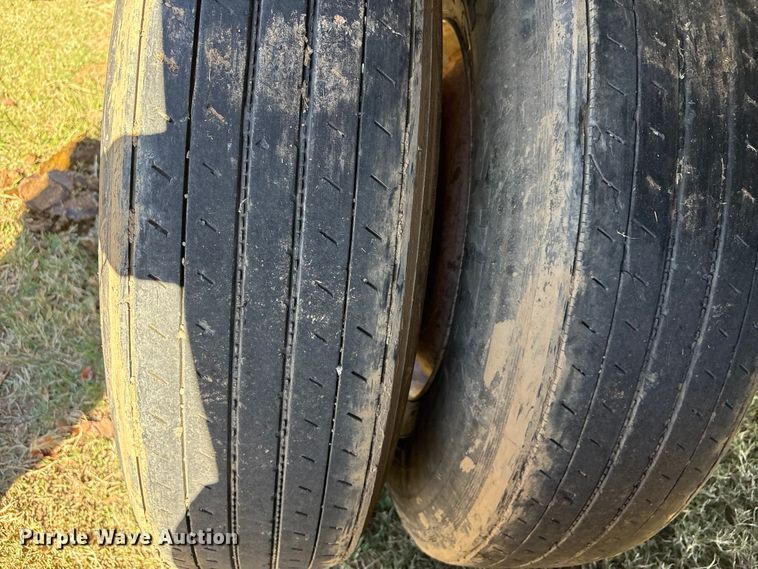 image for item DJ7932 1999 E.D. Etnyre & Co tank trailer