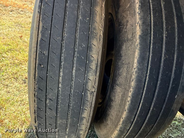 image for item DJ7932 1999 E.D. Etnyre & Co tank trailer