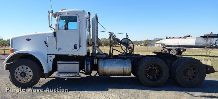 image for item DJ7935 2014 Peterbilt 365 semi truck