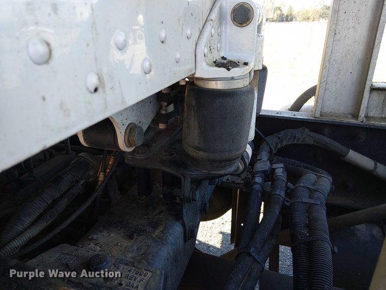 image for item DJ7935 2014 Peterbilt 365 semi truck