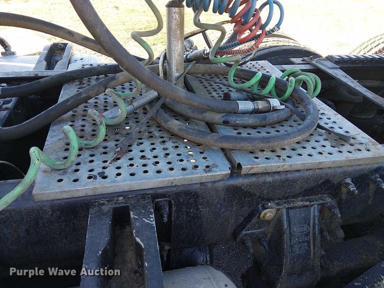 image for item DJ7935 2014 Peterbilt 365 semi truck