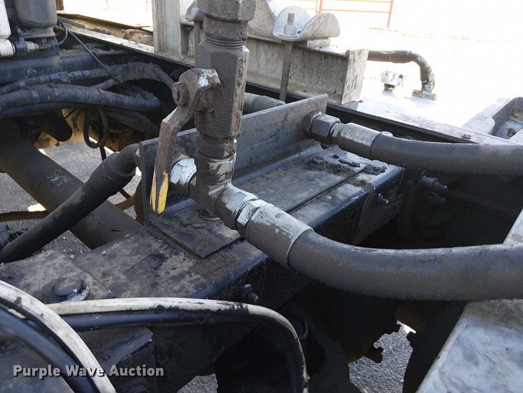 image for item DJ7935 2014 Peterbilt 365 semi truck