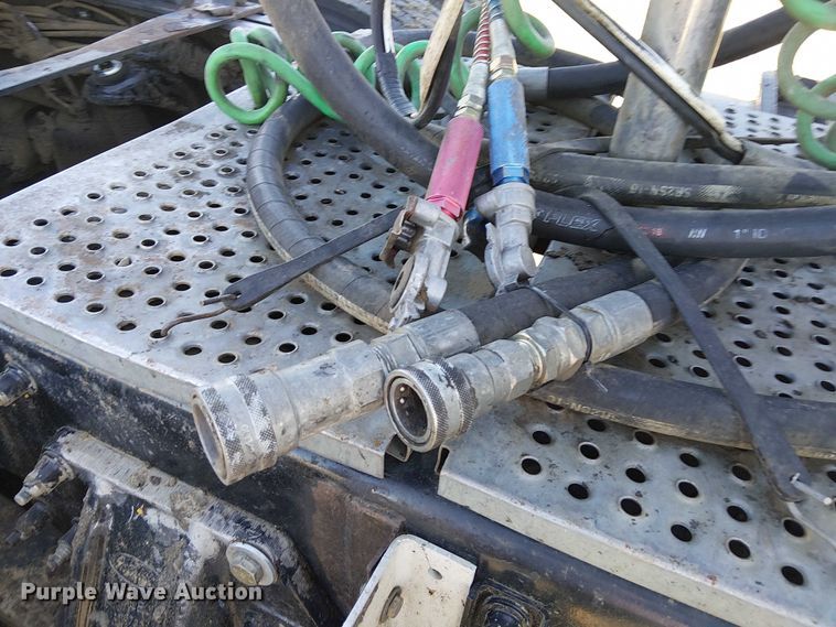 image for item DJ7935 2014 Peterbilt 365 semi truck