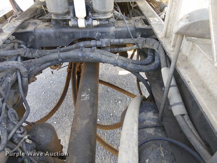 image for item DJ7935 2014 Peterbilt 365 semi truck