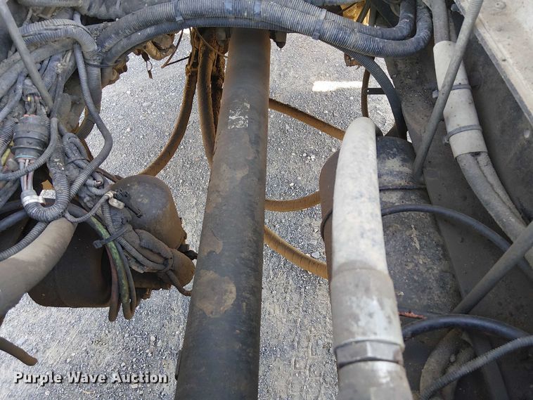 image for item DJ7935 2014 Peterbilt 365 semi truck