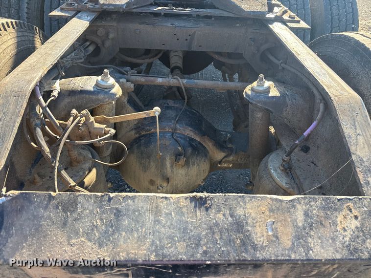 image for item DJ7935 2014 Peterbilt 365 semi truck