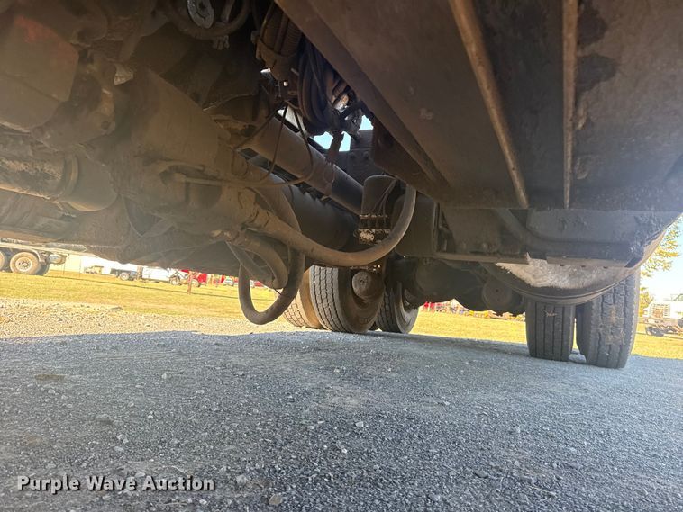 image for item DJ7935 2014 Peterbilt 365 semi truck