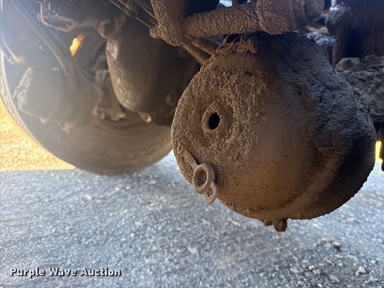 image for item DJ7935 2014 Peterbilt 365 semi truck