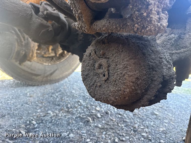 image for item DJ7935 2014 Peterbilt 365 semi truck