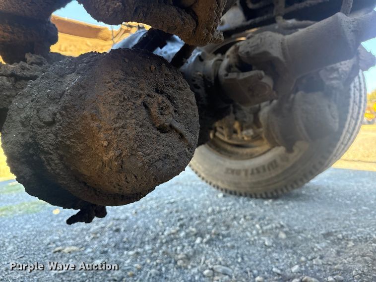 image for item DJ7935 2014 Peterbilt 365 semi truck