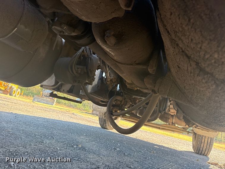 image for item DJ7935 2014 Peterbilt 365 semi truck