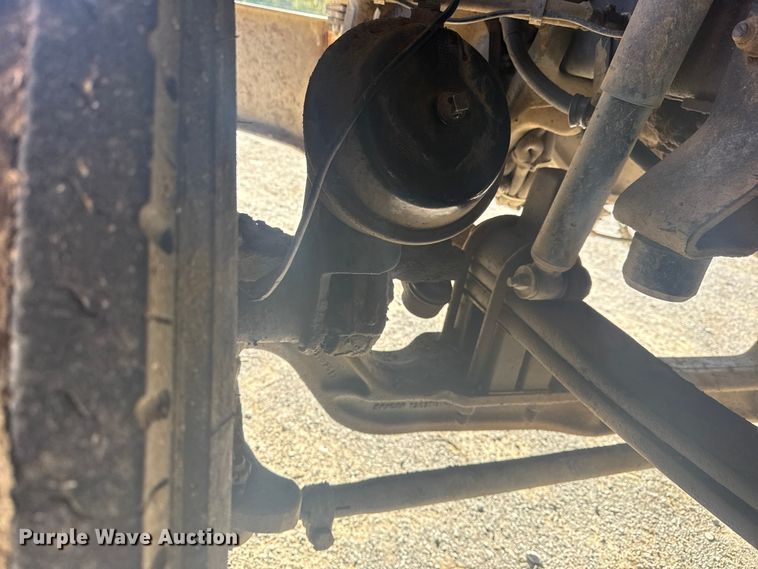 image for item DJ7935 2014 Peterbilt 365 semi truck