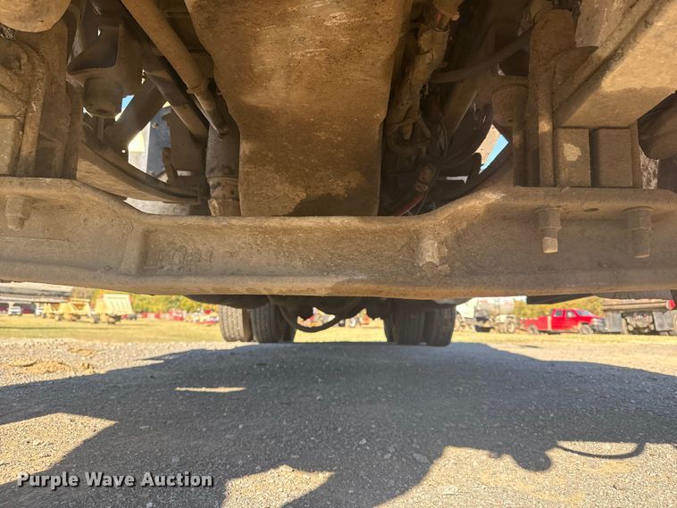 image for item DJ7935 2014 Peterbilt 365 semi truck