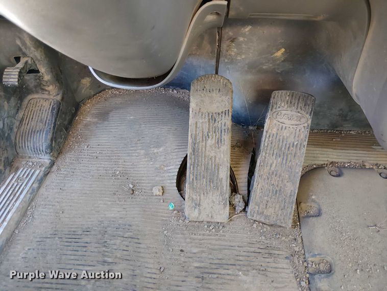 image for item DJ7935 2014 Peterbilt 365 semi truck