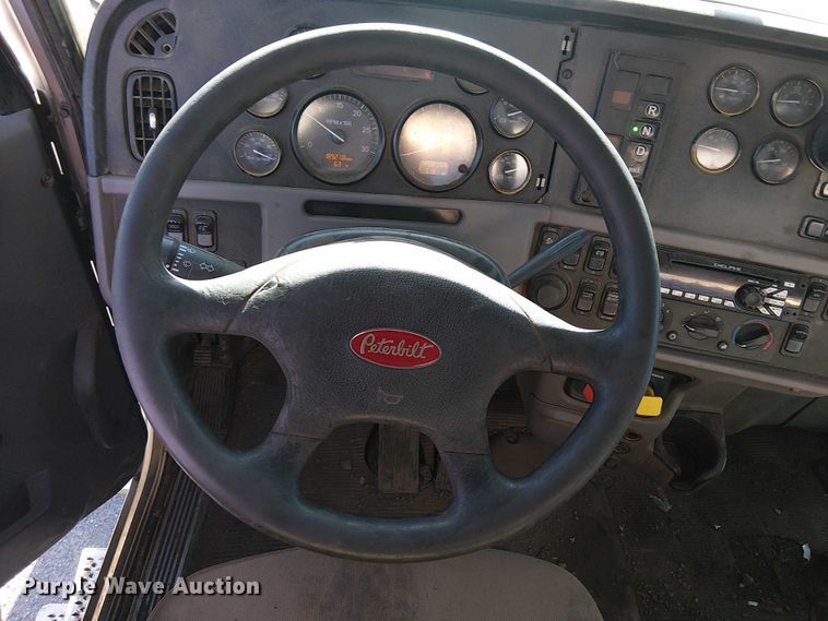 image for item DJ7935 2014 Peterbilt 365 semi truck